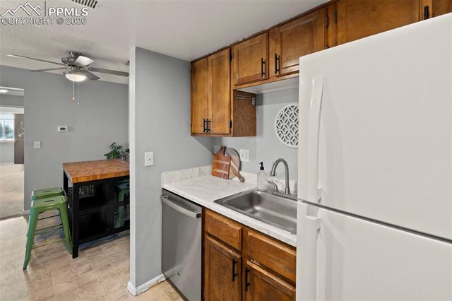 814 Tenderfoot Hill Road 102, Colorado Springs, CO 80906