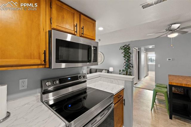 814 Tenderfoot Hill Road 102, Colorado Springs, CO 80906