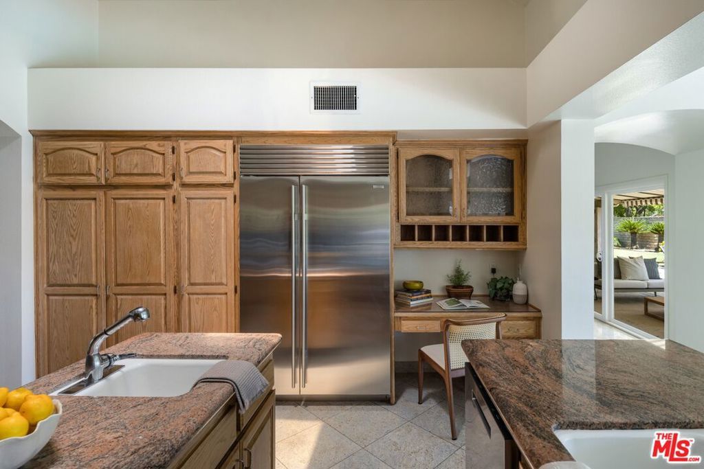 Image 11 of property listing at 9550 White Oak Avenue, Los Angeles, CA 91325