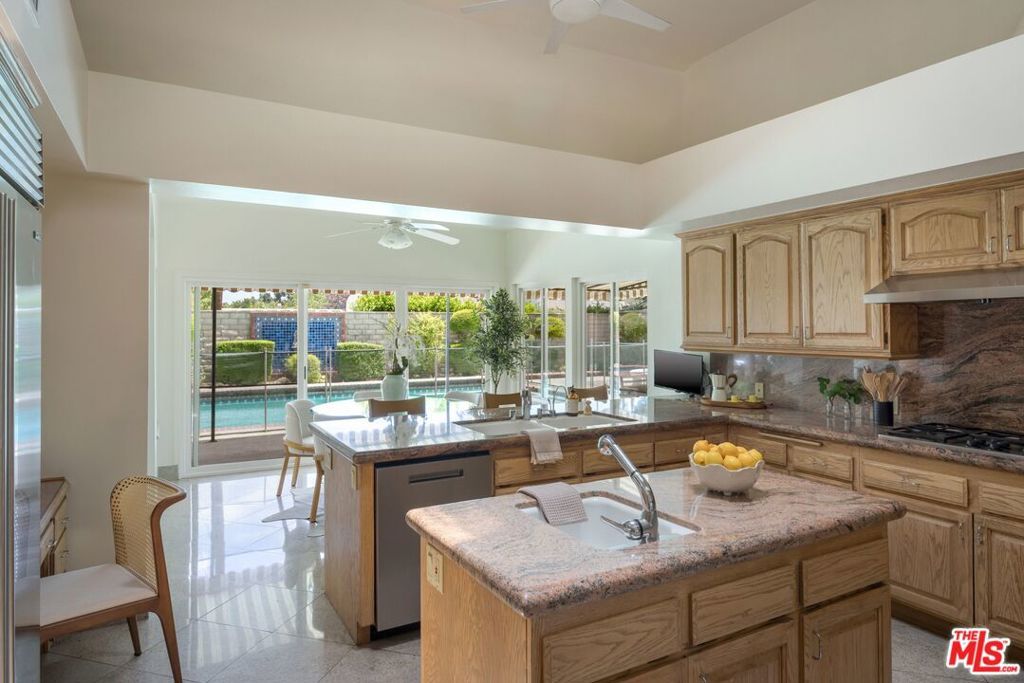 Image 12 of property listing at 9550 White Oak Avenue, Los Angeles, CA 91325