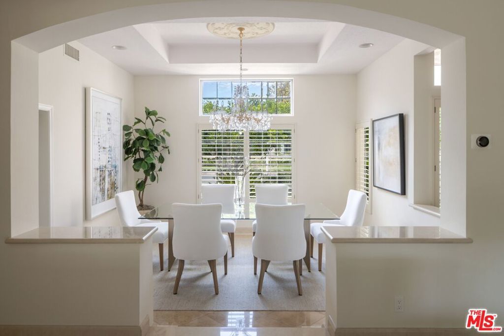 Image 14 of property listing at 9550 White Oak Avenue, Los Angeles, CA 91325