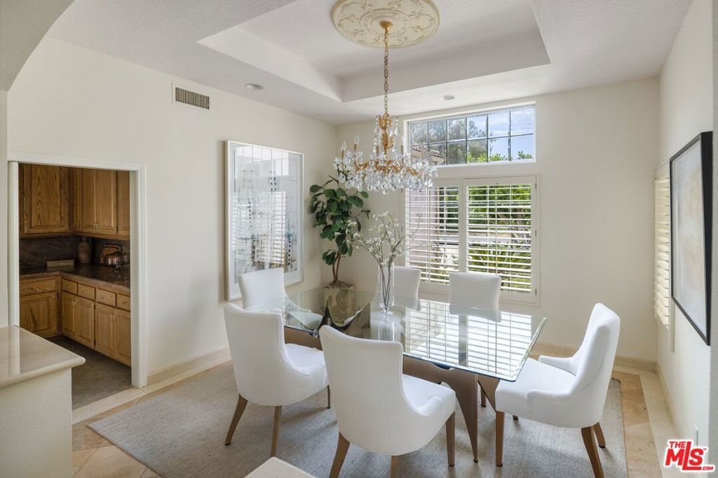 Image 15 of property listing at 9550 White Oak Avenue, Los Angeles, CA 91325