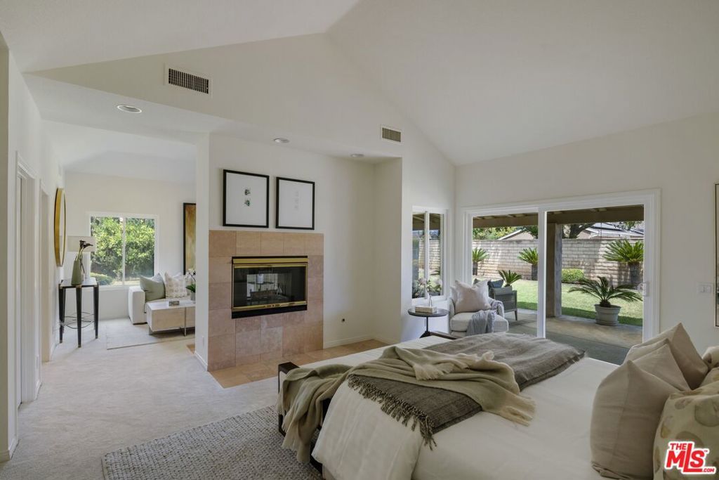 Image 18 of property listing at 9550 White Oak Avenue, Los Angeles, CA 91325