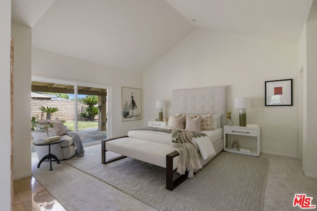 Image 19 of property listing at 9550 White Oak Avenue, Los Angeles, CA 91325
