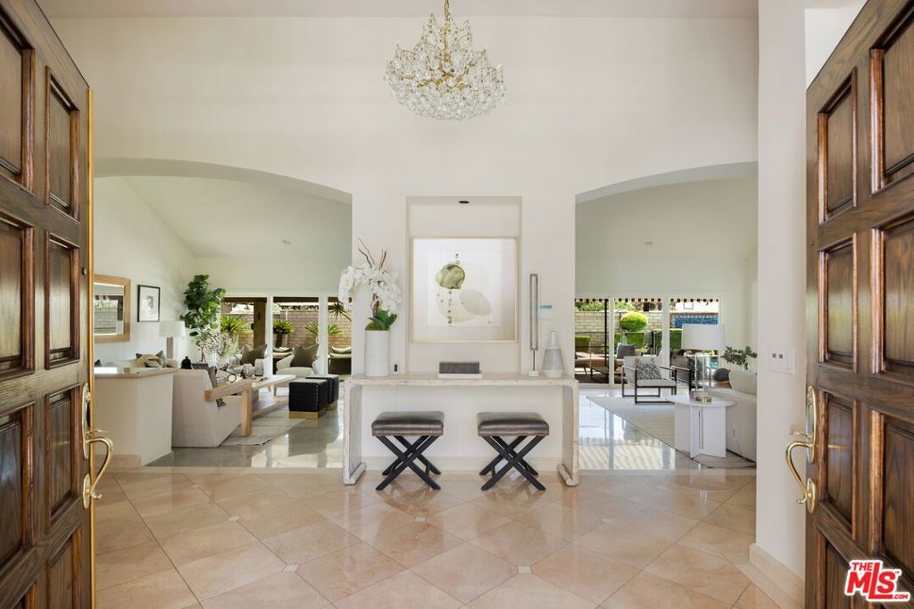 Image 2 of property listing at 9550 White Oak Avenue, Los Angeles, CA 91325
