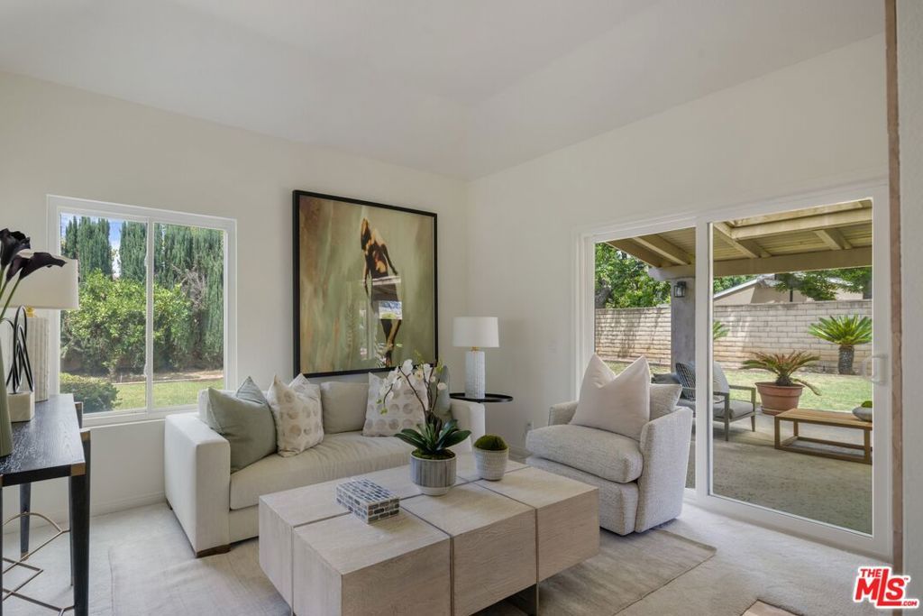 Image 20 of property listing at 9550 White Oak Avenue, Los Angeles, CA 91325