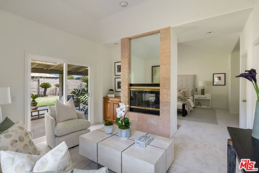 Image 21 of property listing at 9550 White Oak Avenue, Los Angeles, CA 91325
