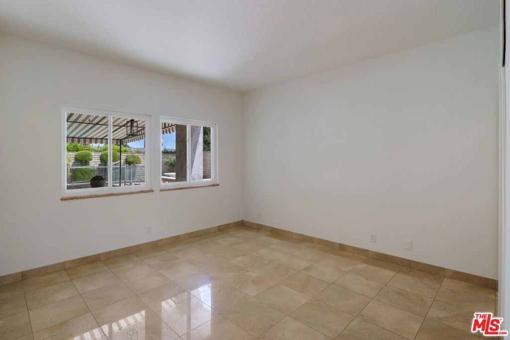Image 28 of property listing at 9550 White Oak Avenue, Los Angeles, CA 91325