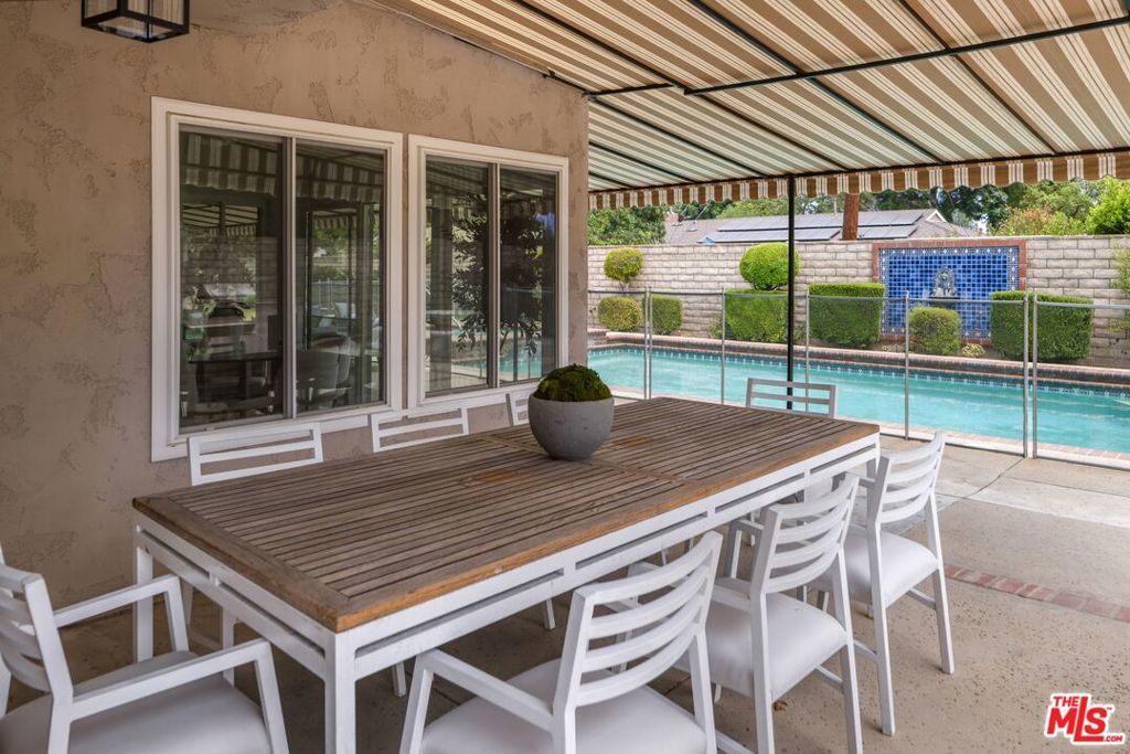 Image 32 of property listing at 9550 White Oak Avenue, Los Angeles, CA 91325