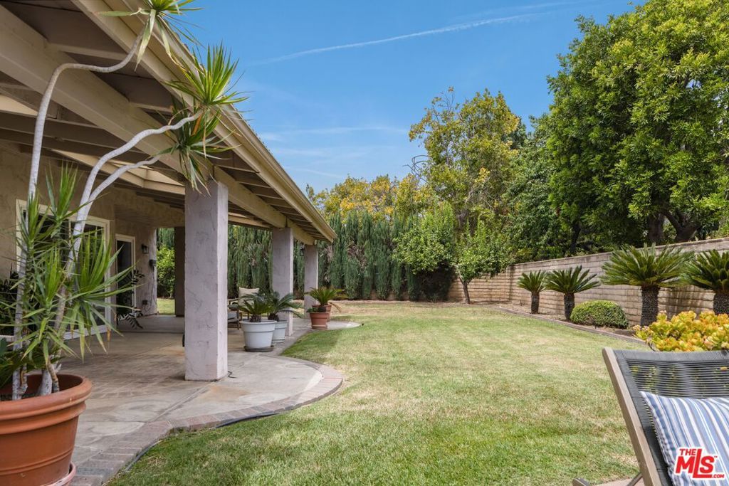 Image 35 of property listing at 9550 White Oak Avenue, Los Angeles, CA 91325