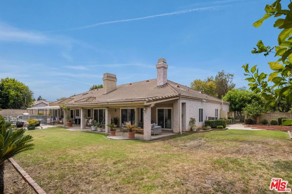 Image 37 of property listing at 9550 White Oak Avenue, Los Angeles, CA 91325