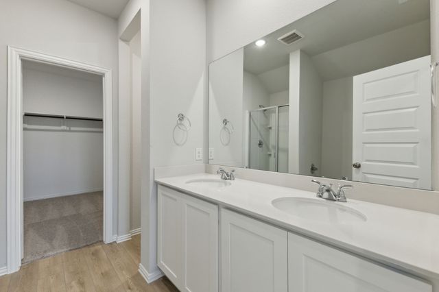 511 Forest Haven Drive, Van Alstyne, TX 75495