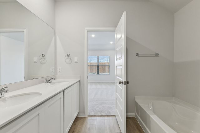 511 Forest Haven Drive, Van Alstyne, TX 75495