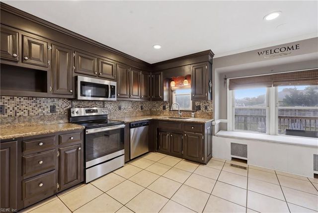 312 Gallenway TER, Chesapeake, VA 23322