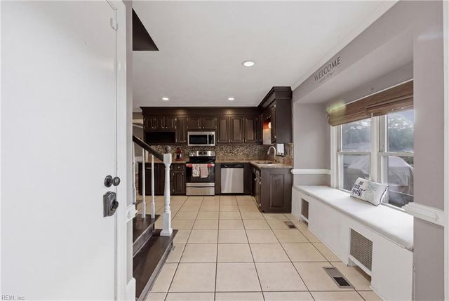 312 Gallenway TER, Chesapeake, VA 23322