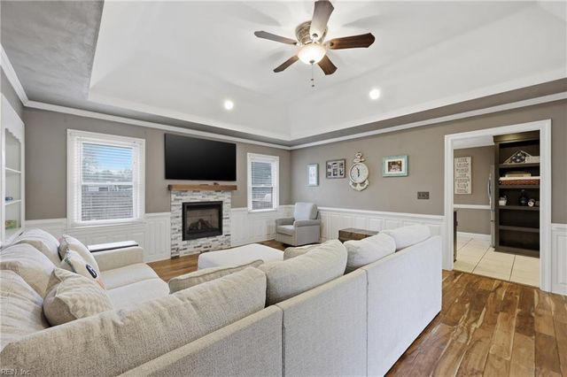 312 Gallenway TER, Chesapeake, VA 23322