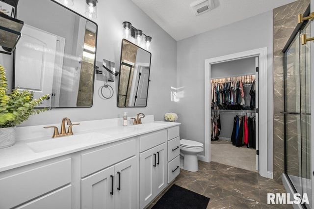 5108 S RICHMOND Circle, Bettendorf, IA 52722