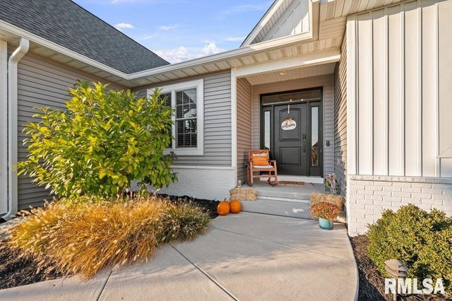 5108 S RICHMOND Circle, Bettendorf, IA 52722