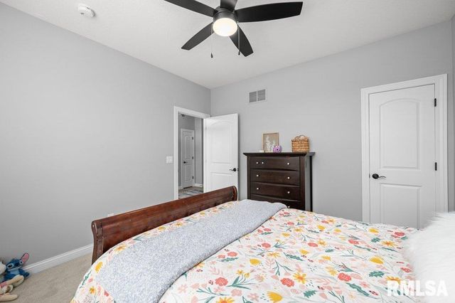 5108 S RICHMOND Circle, Bettendorf, IA 52722