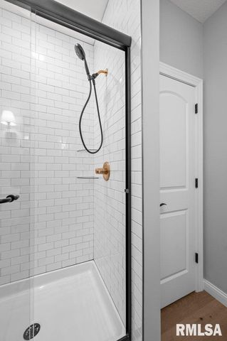 5108 S RICHMOND Circle, Bettendorf, IA 52722