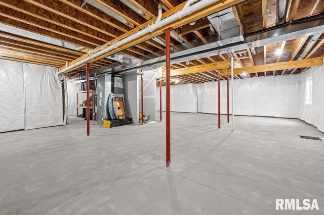 5108 S RICHMOND Circle, Bettendorf, IA 52722