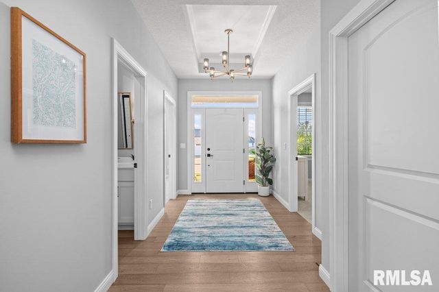 5108 S RICHMOND Circle, Bettendorf, IA 52722