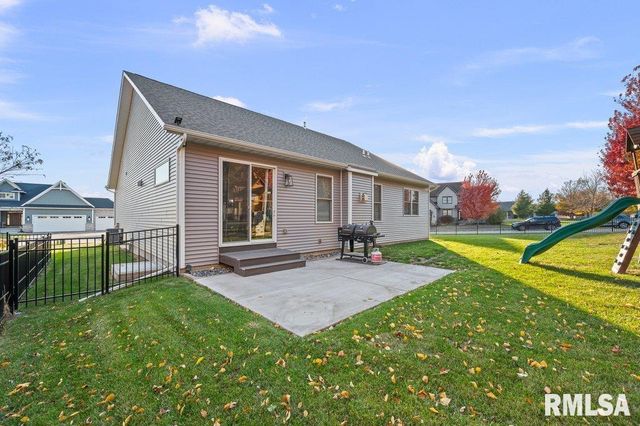 5108 S RICHMOND Circle, Bettendorf, IA 52722