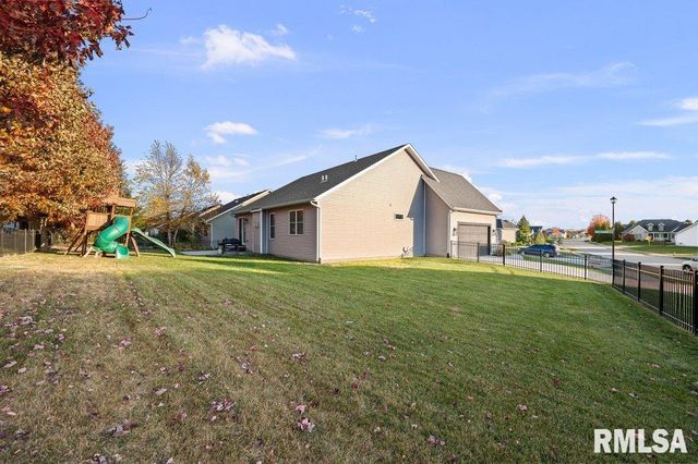 5108 S RICHMOND Circle, Bettendorf, IA 52722