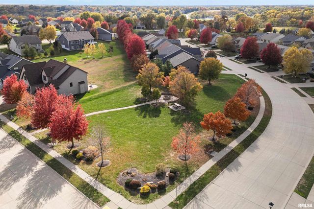 5108 S RICHMOND Circle, Bettendorf, IA 52722