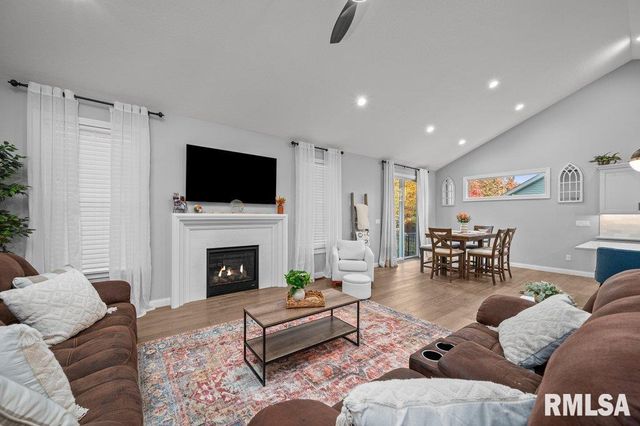 5108 S RICHMOND Circle, Bettendorf, IA 52722