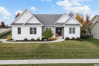 5108 S RICHMOND Circle, Bettendorf, IA 52722