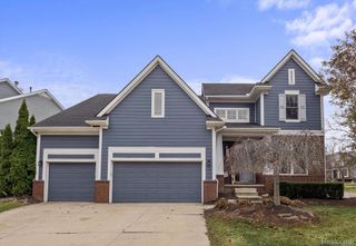 6135 Strawberry Circle, Commerce Charter Township, MI 48382