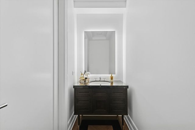 435 N Michigan Avenue 503, Chicago, IL 60611