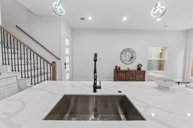 890 Paul Quinn St, Houston, TX 77091