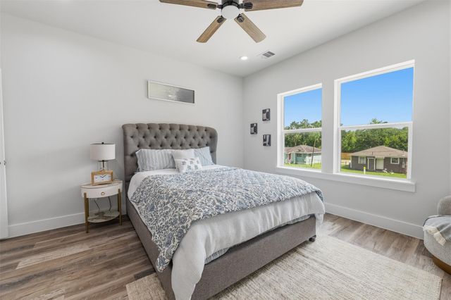 890 Paul Quinn St, Houston, TX 77091