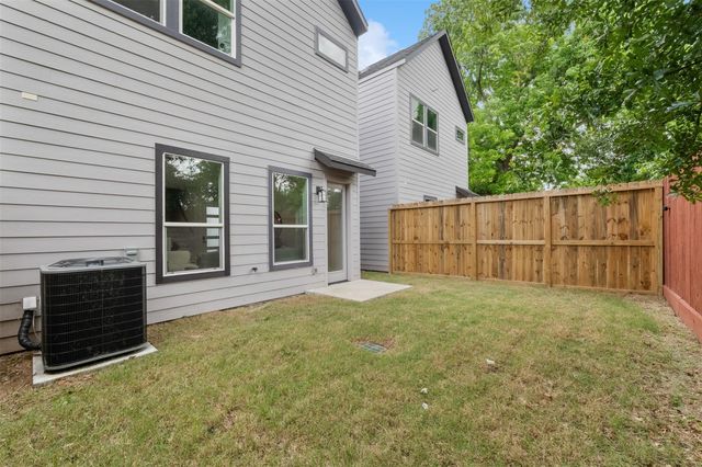 890 Paul Quinn St, Houston, TX 77091
