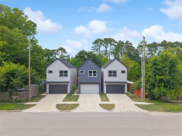 890 Paul Quinn St, Houston, TX 77091