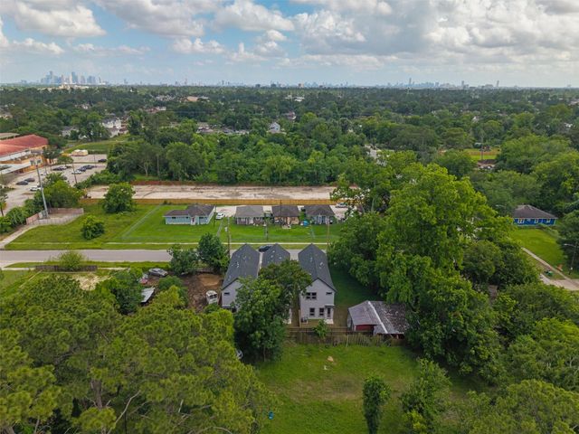 890 Paul Quinn St, Houston, TX 77091