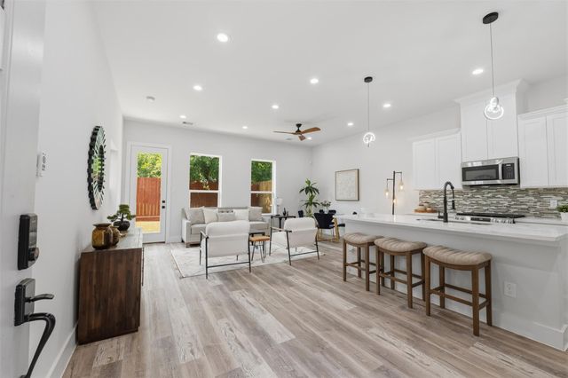 890 Paul Quinn St, Houston, TX 77091