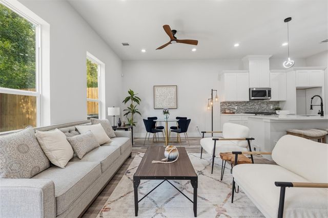 890 Paul Quinn St, Houston, TX 77091