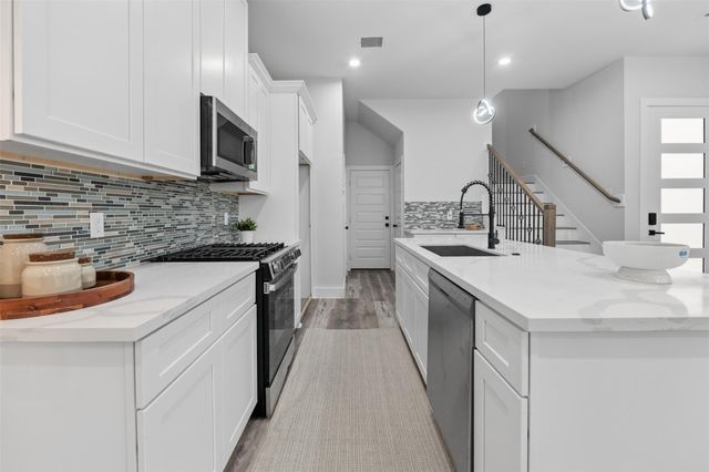890 Paul Quinn St, Houston, TX 77091