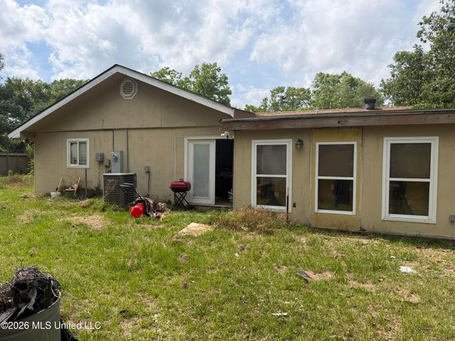 205 Pine Street, Waveland, MS 39576