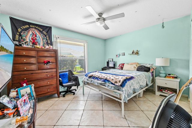 119 Fernwood Crescent, Royal Palm Beach, FL 33411