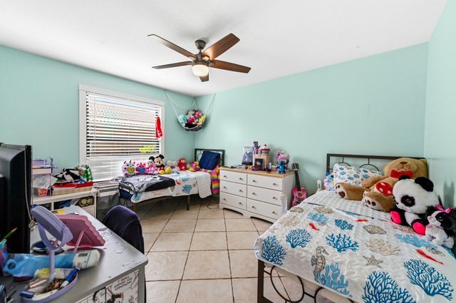 119 Fernwood Crescent, Royal Palm Beach, FL 33411