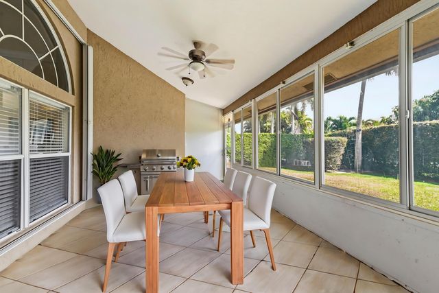 119 Fernwood Crescent, Royal Palm Beach, FL 33411