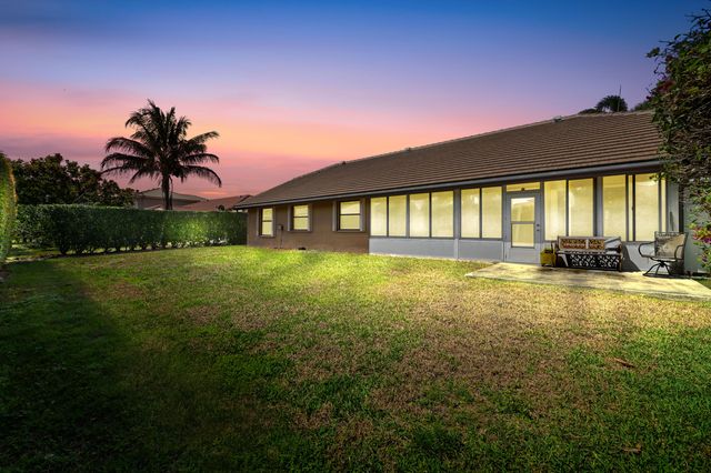 119 Fernwood Crescent, Royal Palm Beach, FL 33411