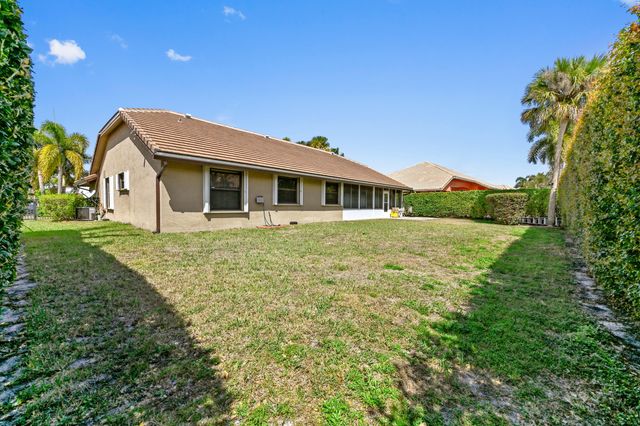 119 Fernwood Crescent, Royal Palm Beach, FL 33411