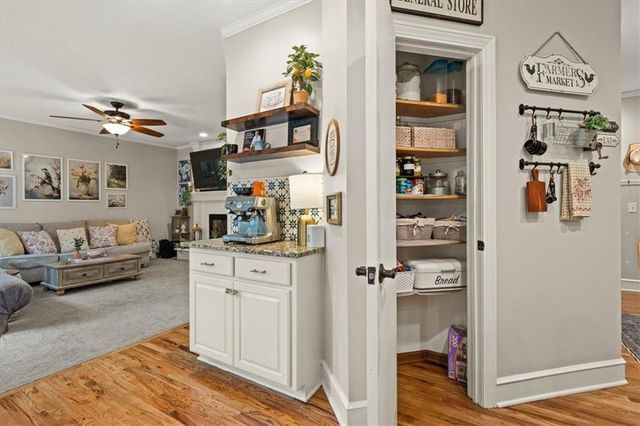 2804 SE BINGHAM Place, Lee's Summit, MO 64063