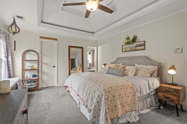 2804 SE BINGHAM Place, Lee's Summit, MO 64063