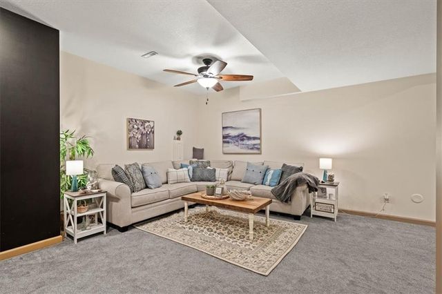 2804 SE BINGHAM Place, Lee's Summit, MO 64063